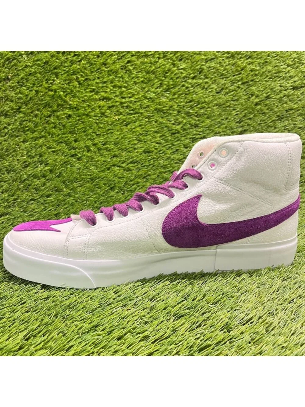 Nike SB Zoom Blazer Mid Edge Mens Size 13 White Athletic Leather Shoes Sneakers
